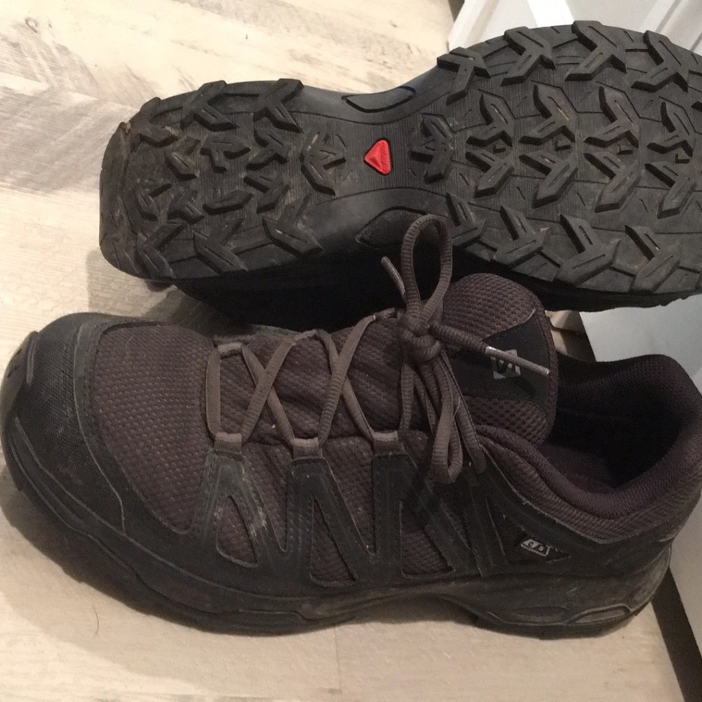 Saloman hiking shoes